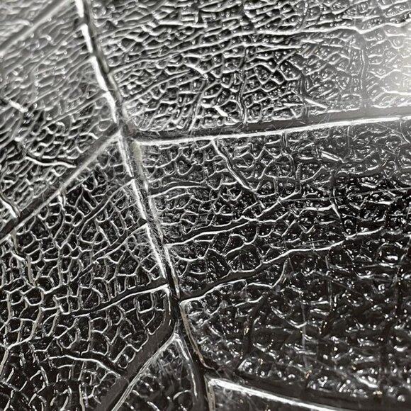 Vintage 1980s Arcoroc France Aspen 13" Wide Platter - Flower Clear Embossed Leaf - Picture 8 of 8